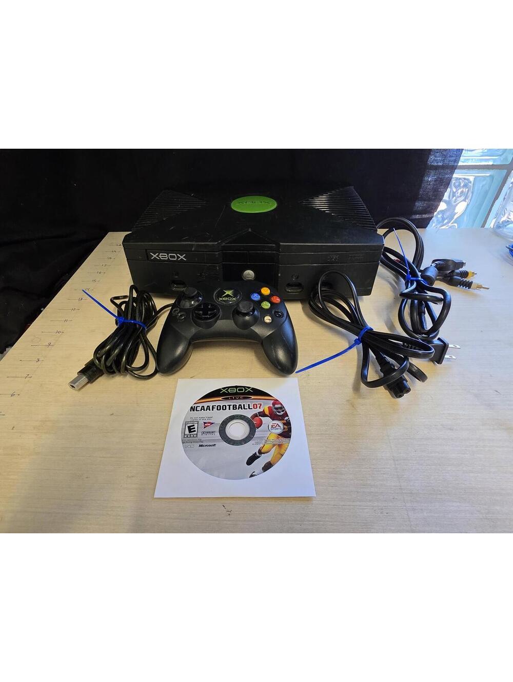 Microsoft Xbox Console with 1 controller and NCAA Football 2007